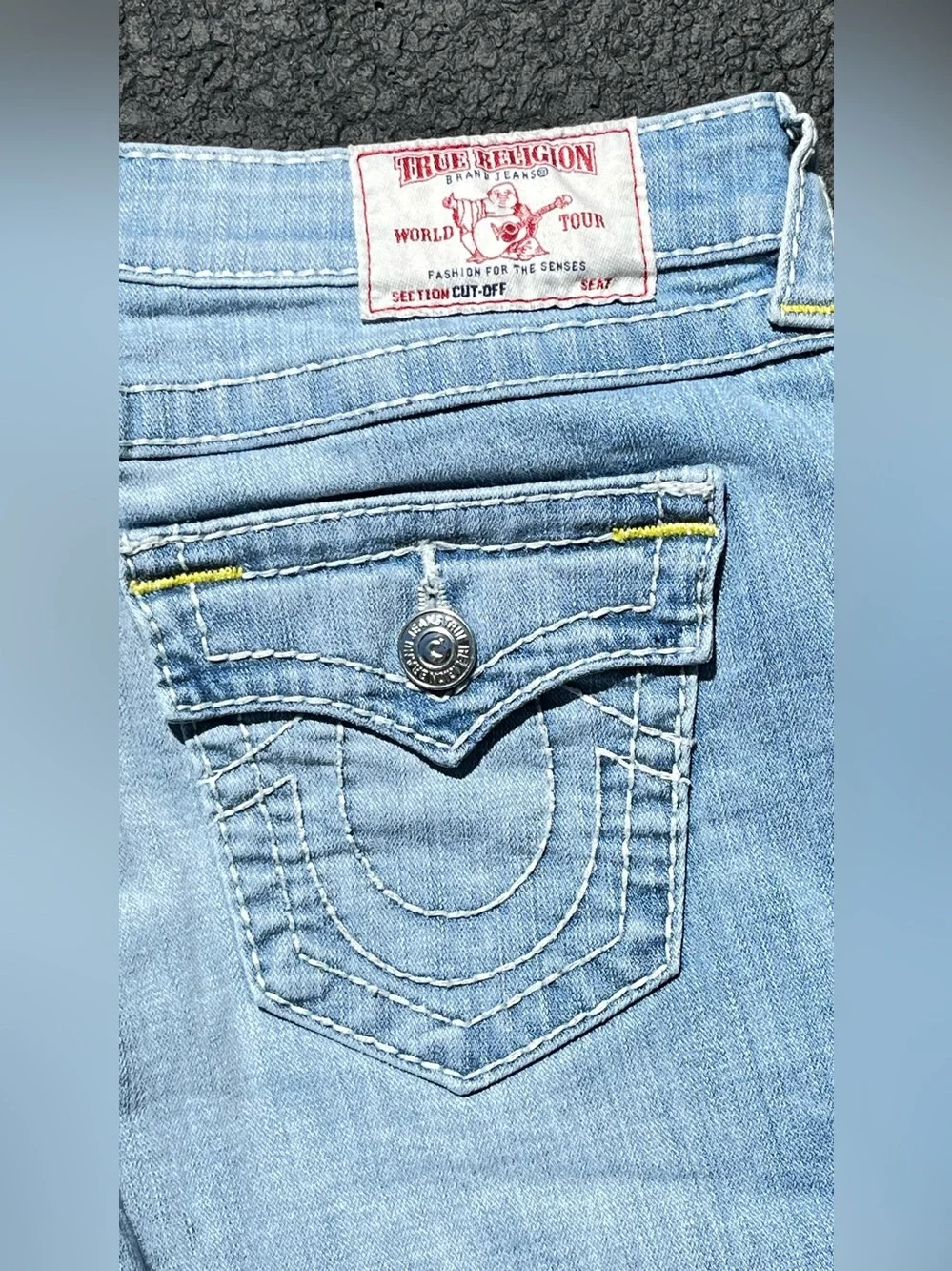 True Religion Light-Wash Denim Cutoff Shorts Frayed Raw-edge Hems Size 28
